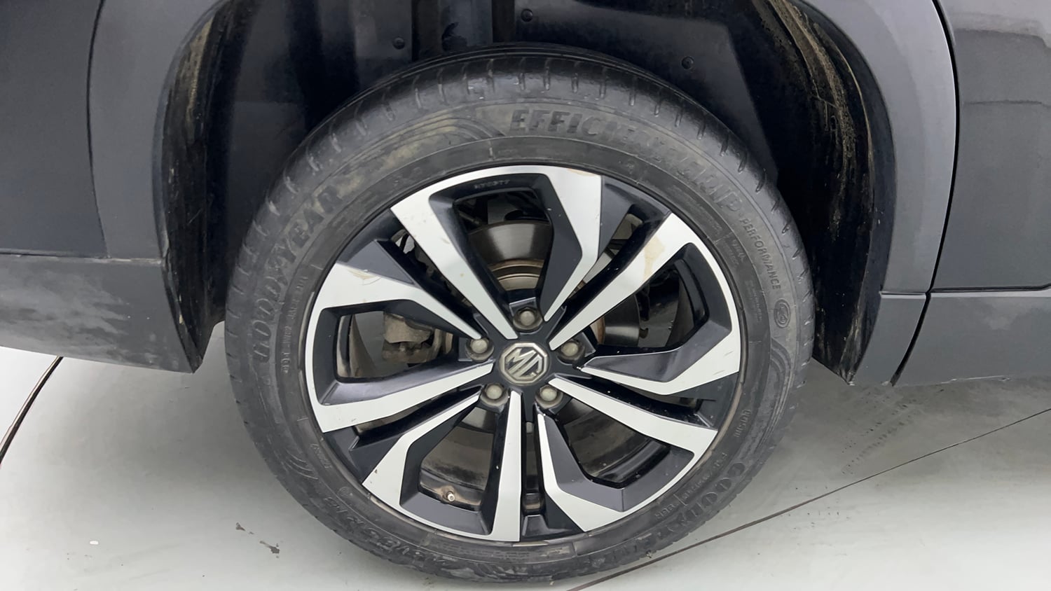 Used 2023 MG Motors Hector Savvy Pro 1.5 Turbo Petrol CVT Petrol Automatic tyres RIGHT REAR TYRE RIM VIEW