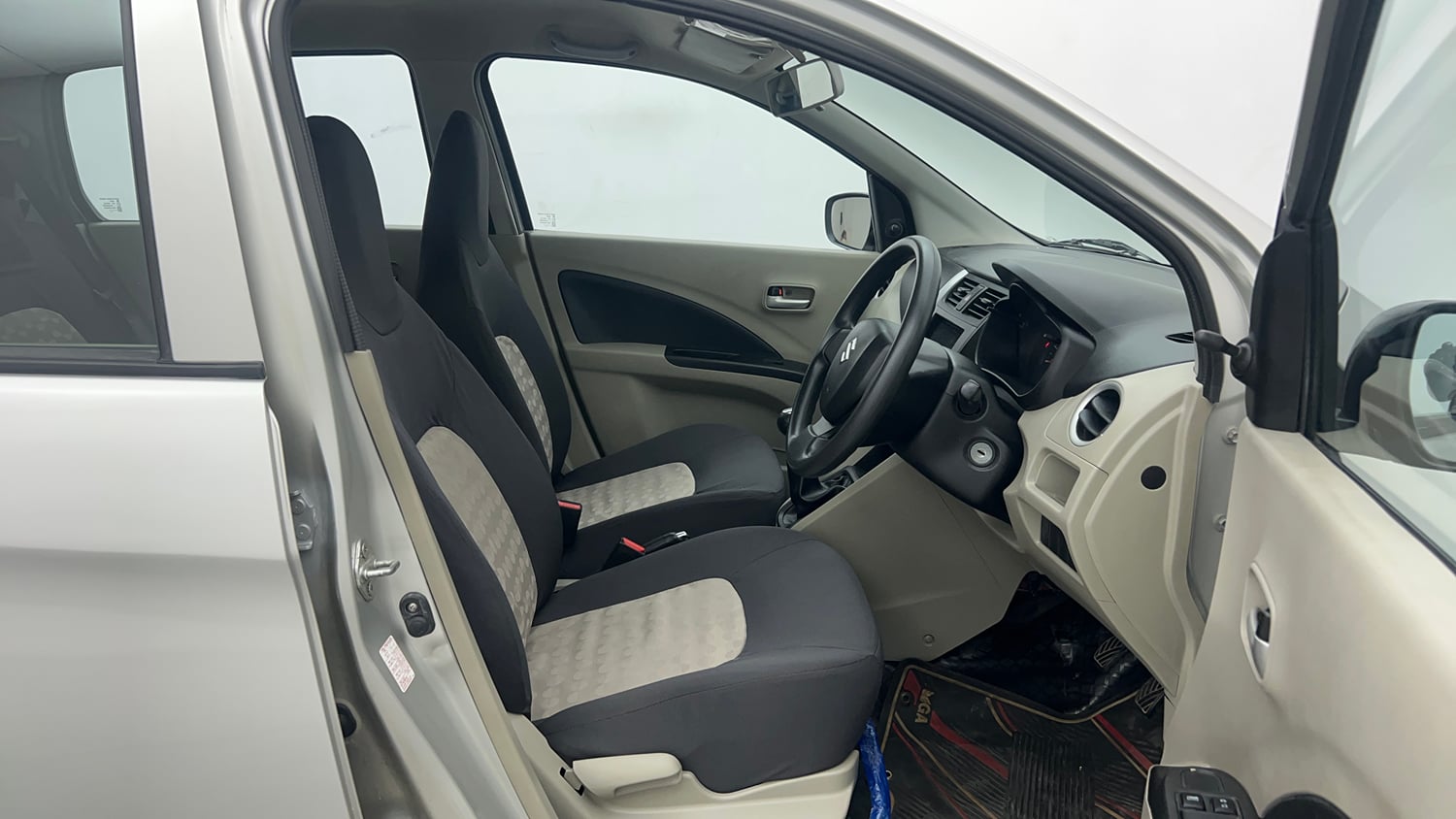 Used 2014 Maruti Suzuki Celerio VXi Petrol Manual interior RIGHT SIDE FRONT DOOR CABIN VIEW