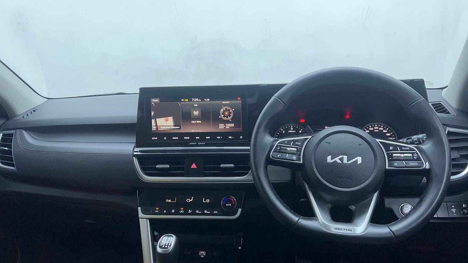 Used 2022 Kia Seltos HTX Plus 1.5 Diesel Diesel Manual interior DASHBOARD VIEW