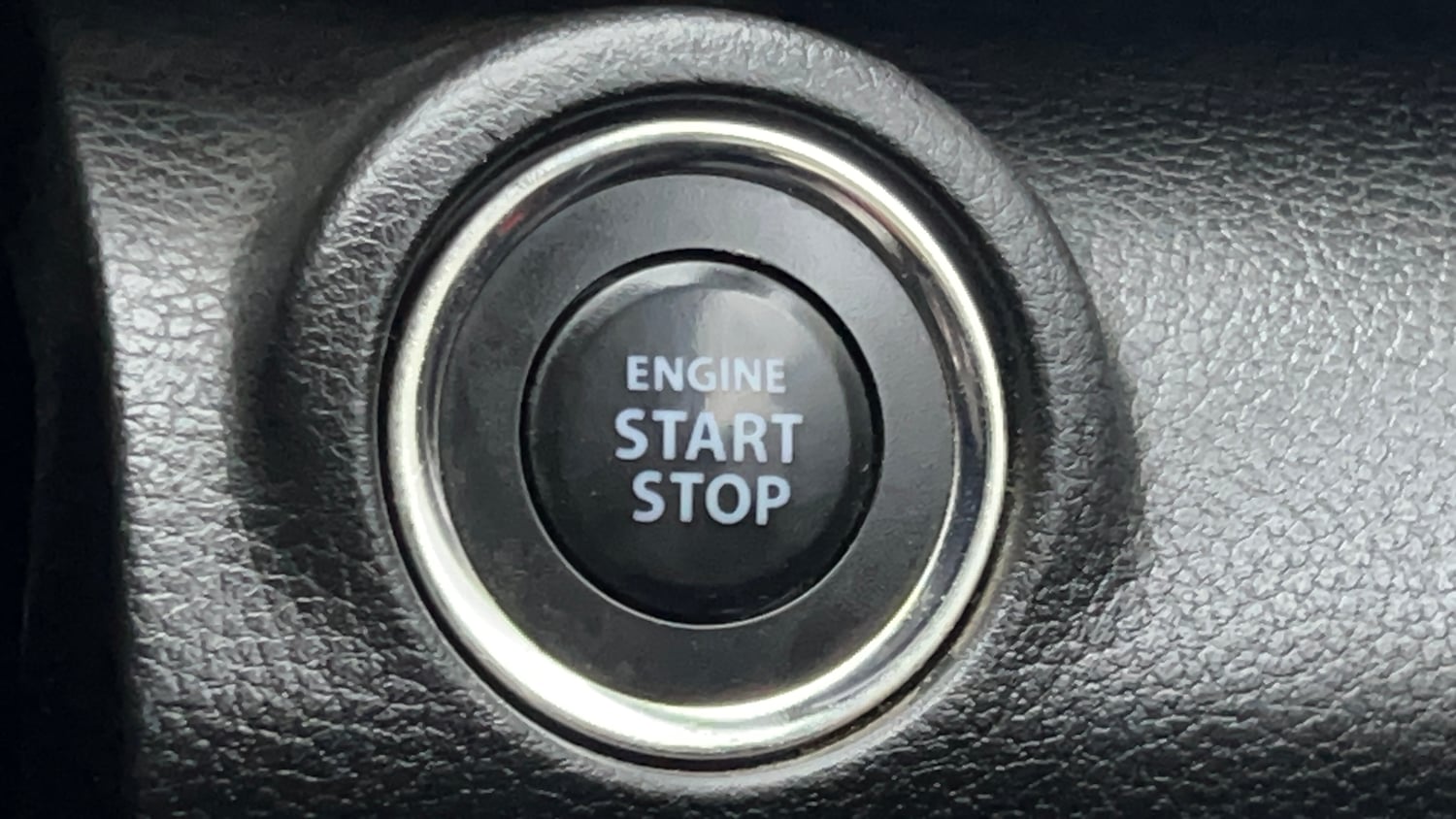 Used 2021 Maruti Suzuki XL6 Zeta MT Petrol Petrol Manual top_features Keyless start