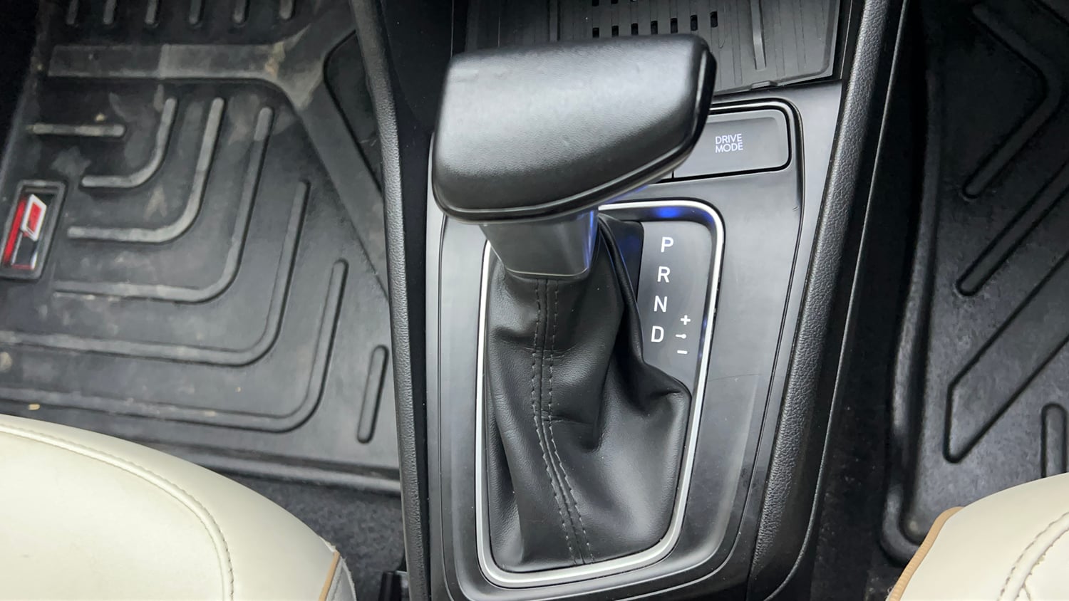Used 2023 Hyundai Verna SX (O) 1.5 Petrol IVT Petrol Automatic interior GEAR  KNOB VIEW