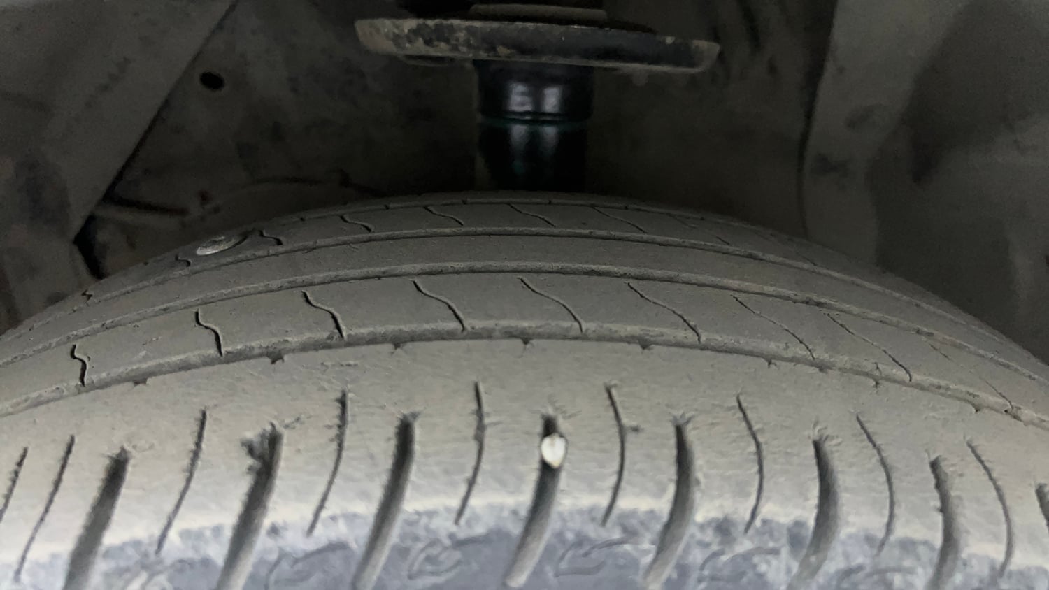 Used 2017 Maruti Suzuki S-Cross Zeta 1.3 Diesel Manual tyres LEFT FRONT TYRE TREAD VIEW