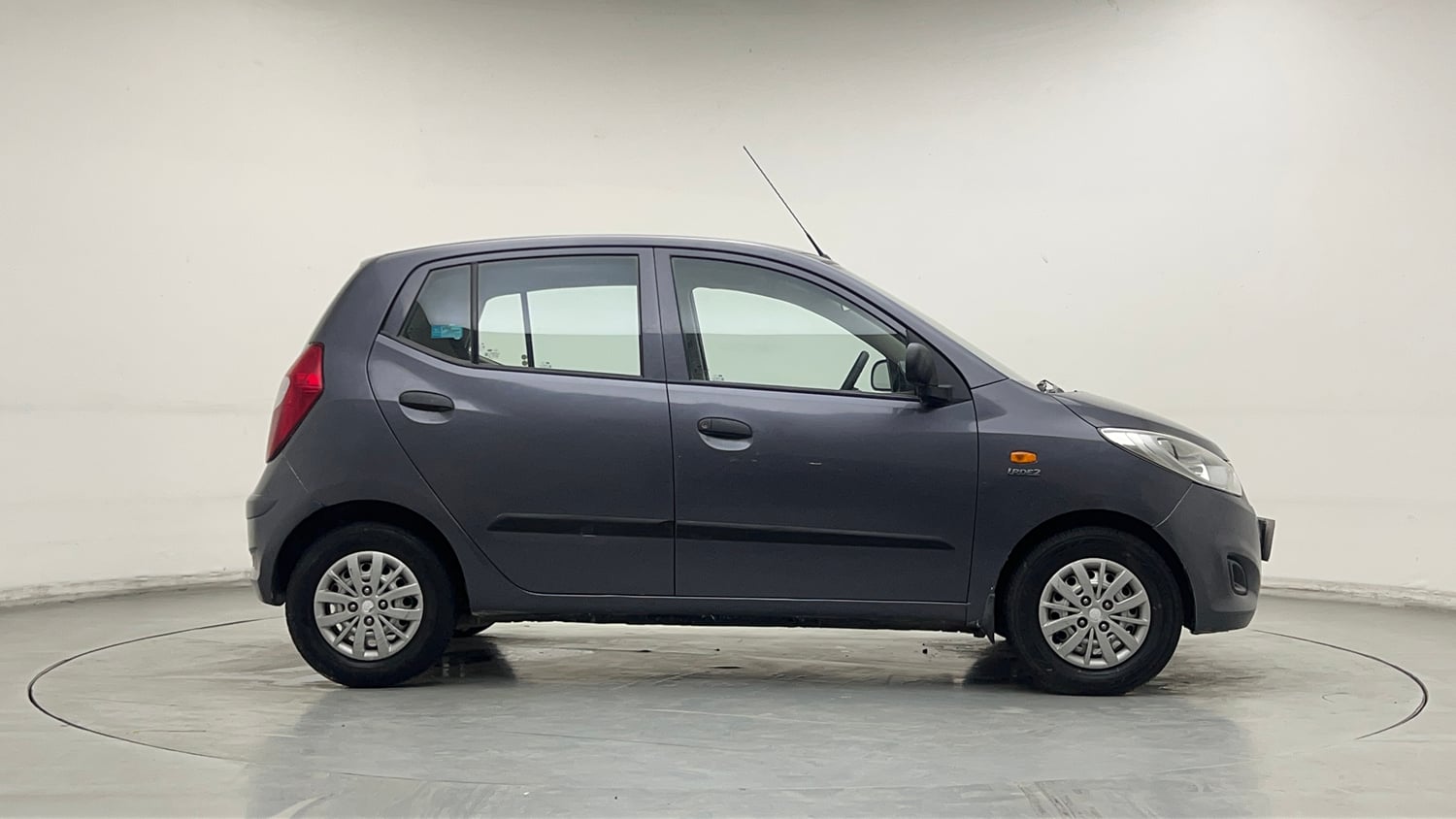 Used 2015 Hyundai i10 Magna 1.1 iRDE2 Petrol Manual exterior RIGHT SIDE VIEW