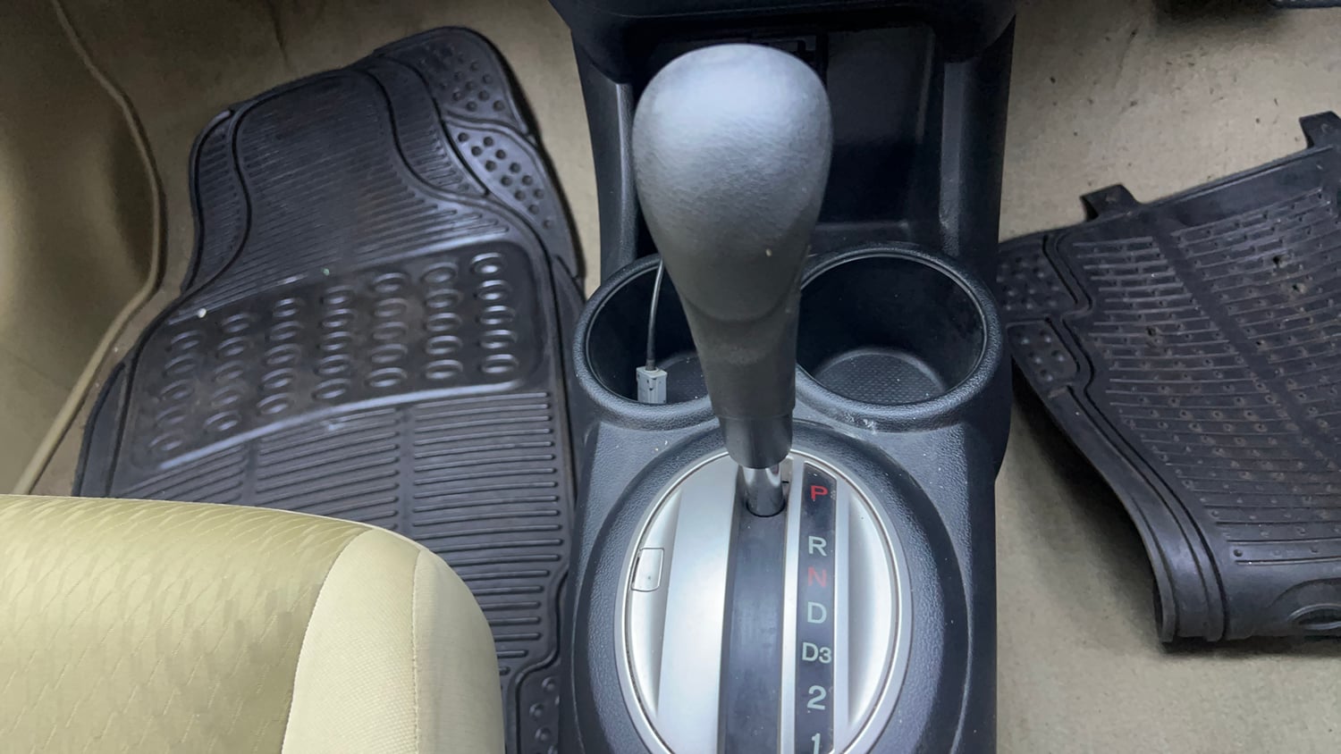 Used 2016 Honda Amaze 1.2 VX AT i-VTEC Petrol Automatic interior GEAR  KNOB VIEW