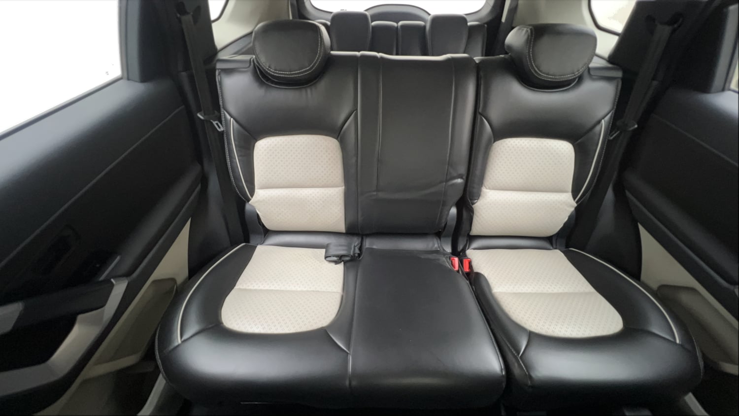 Used 2023 Tata Safari XM Diesel Manual interior REAR SEAT CONDITION VIEW