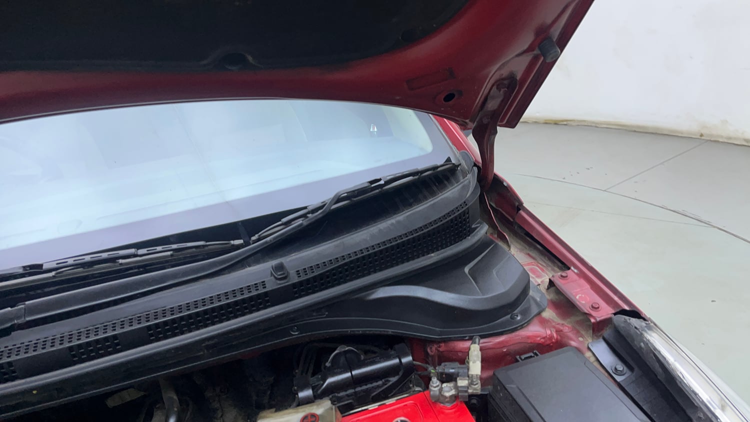 Used 2018 Hyundai Verna SX (O) 1.6 VTVT AT Petrol Automatic engine ENGINE LEFT SIDE HINGE & APRON VIEW