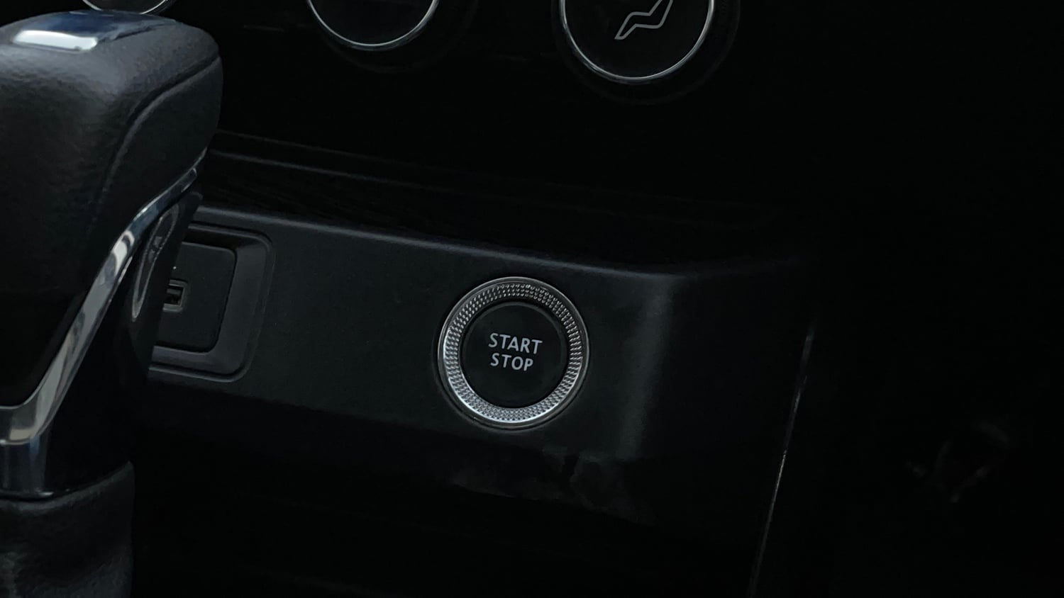 Used 2021 Renault Kiger RXZ Turbo CVT Dual Tone Petrol Automatic top_features Keyless start
