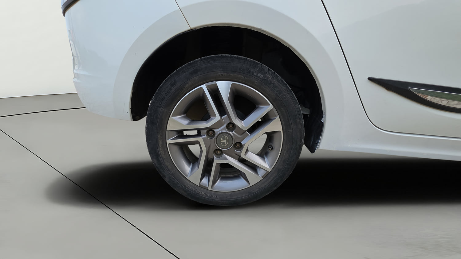 Used 2023 Tata Tigor XZ Plus Leatherette Pack Petrol Manual tyres RIGHT REAR TYRE RIM VIEW