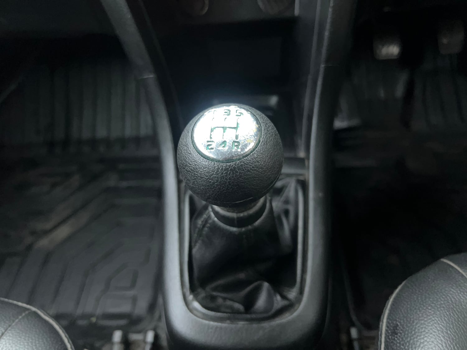Used 2016 Maruti Suzuki Swift ZXi Petrol Manual interior GEAR  KNOB VIEW