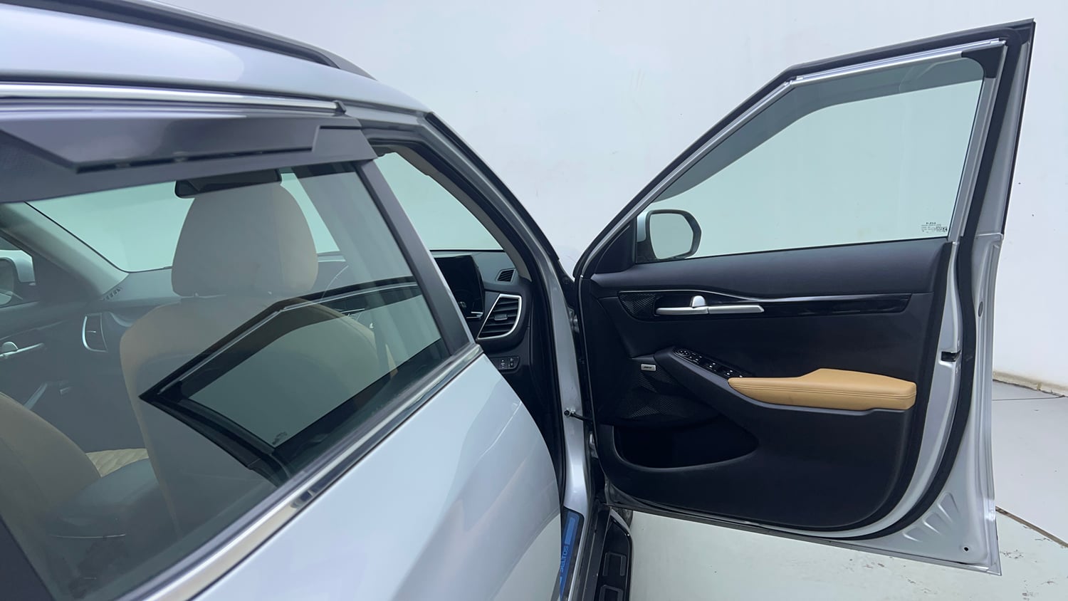 Used 2022 Kia Seltos HTX Plus 1.5 Diesel Diesel Manual interior RIGHT FRONT DOOR OPEN VIEW