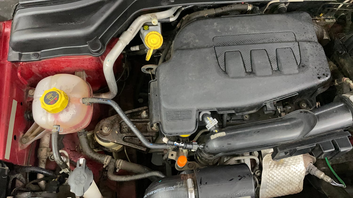 Used 2021 Mahindra XUV 300 W8 (O) 1.2 Petrol AMT Petrol Automatic engine ENGINE RIGHT SIDE VIEW