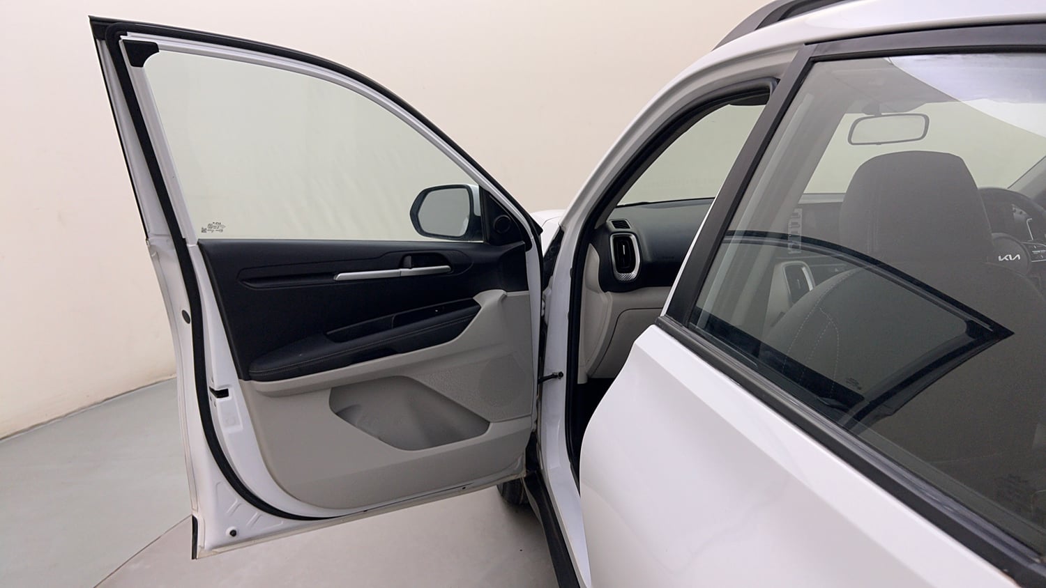 Used 2022 Kia Sonet HTX 1.5 AT Diesel Automatic interior LEFT FRONT DOOR OPEN VIEW