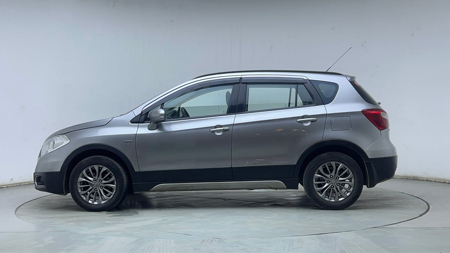 Used 2017 Maruti Suzuki S-Cross Zeta 1.3 Diesel Manual exterior LEFT SIDE VIEW