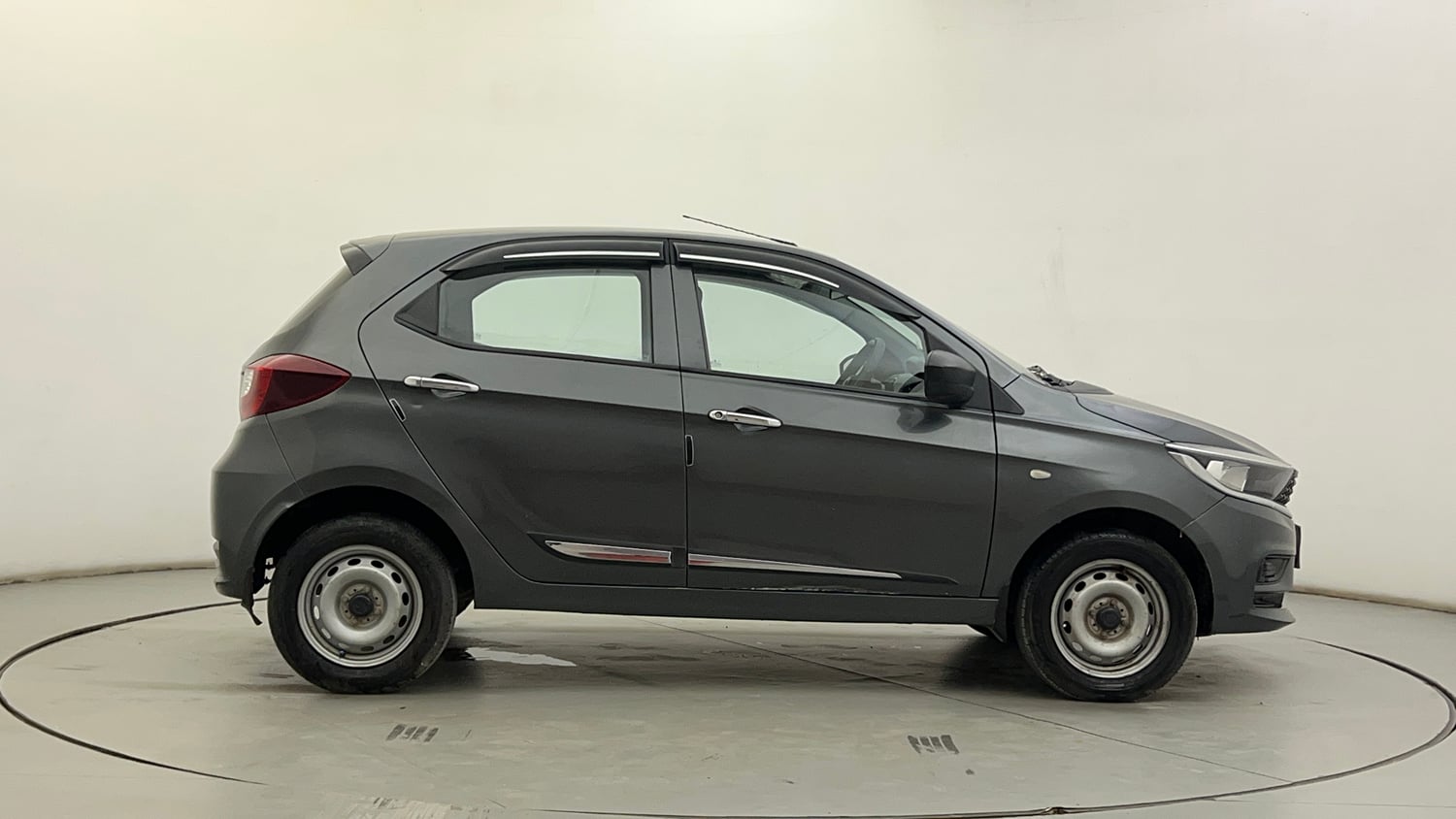 Used 2023 Tata Tiago XM CNG Cng Manual exterior RIGHT SIDE VIEW