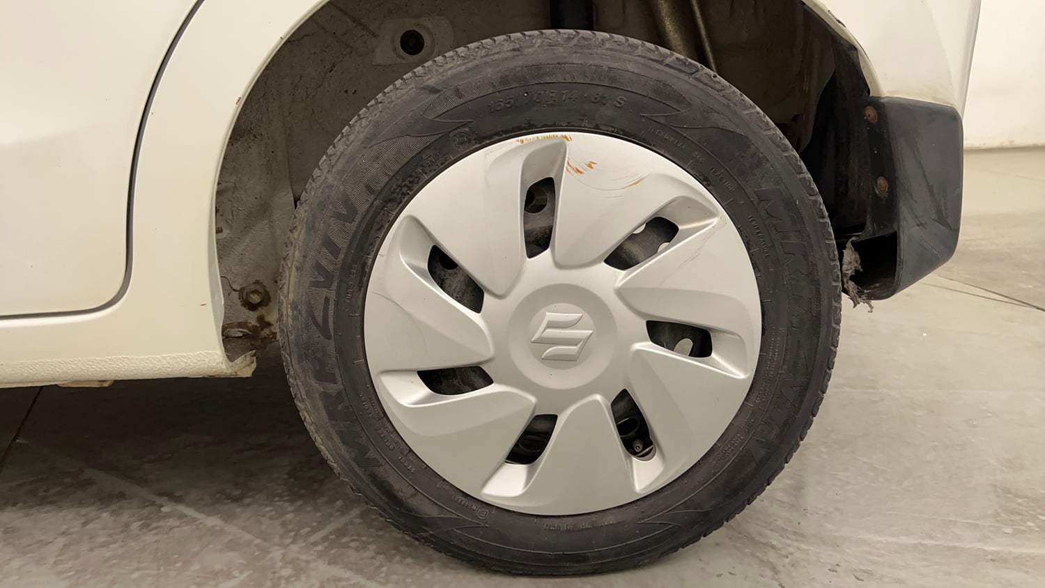 Used 2014 Maruti Suzuki Celerio VXi AMT Petrol Automatic tyres LEFT REAR TYRE RIM VIEW