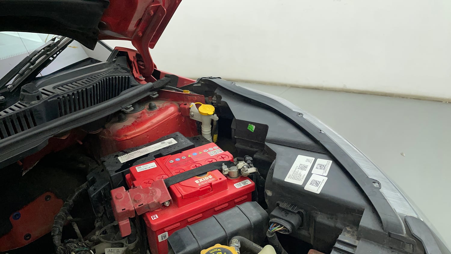 Used 2022 Tata Nexon XZA Plus (S) Petrol Automatic engine ENGINE LEFT SIDE HINGE & APRON VIEW