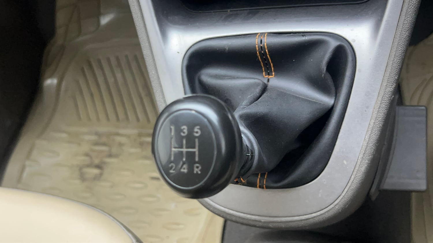 Used 2015 Hyundai i10 Magna 1.1 iRDE2 Petrol Manual interior GEAR  KNOB VIEW