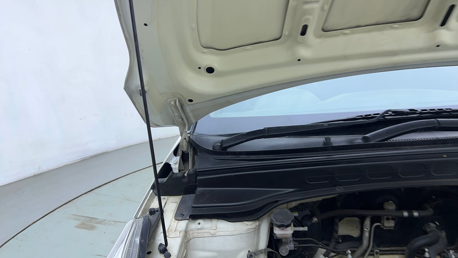 Used 2018 Hyundai Creta SX 1.6 AT Petrol Petrol Automatic engine ENGINE RIGHT SIDE HINGE & APRON VIEW