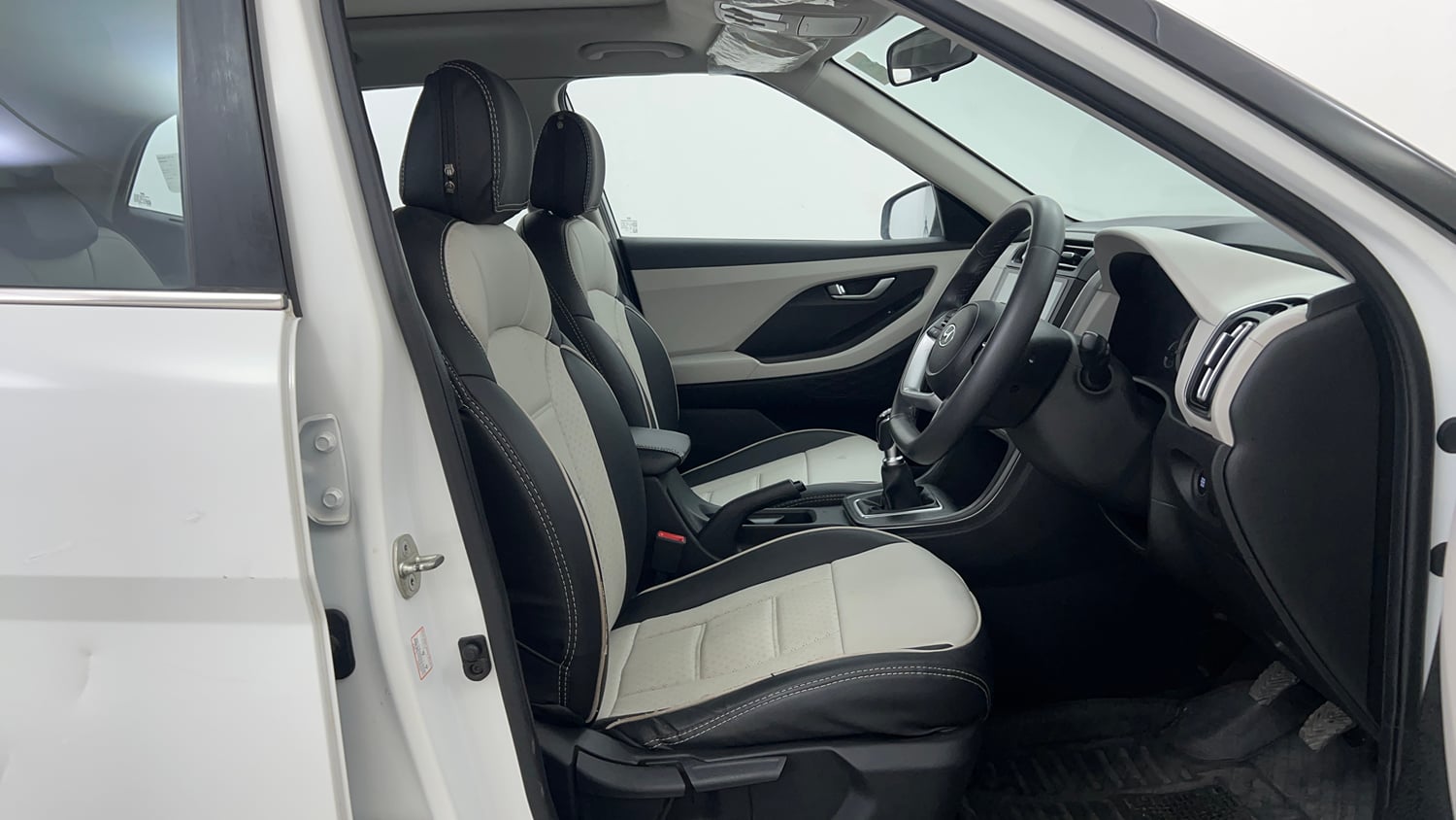 Used 2023 Hyundai Creta SX 1.5 Petrol Executive Petrol Manual interior RIGHT SIDE FRONT DOOR CABIN VIEW