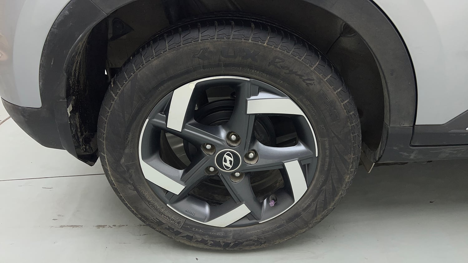 Used 2019 hyundai Venue SX 1.0 (O) Turbo Petrol Petrol Manual tyres RIGHT REAR TYRE RIM VIEW