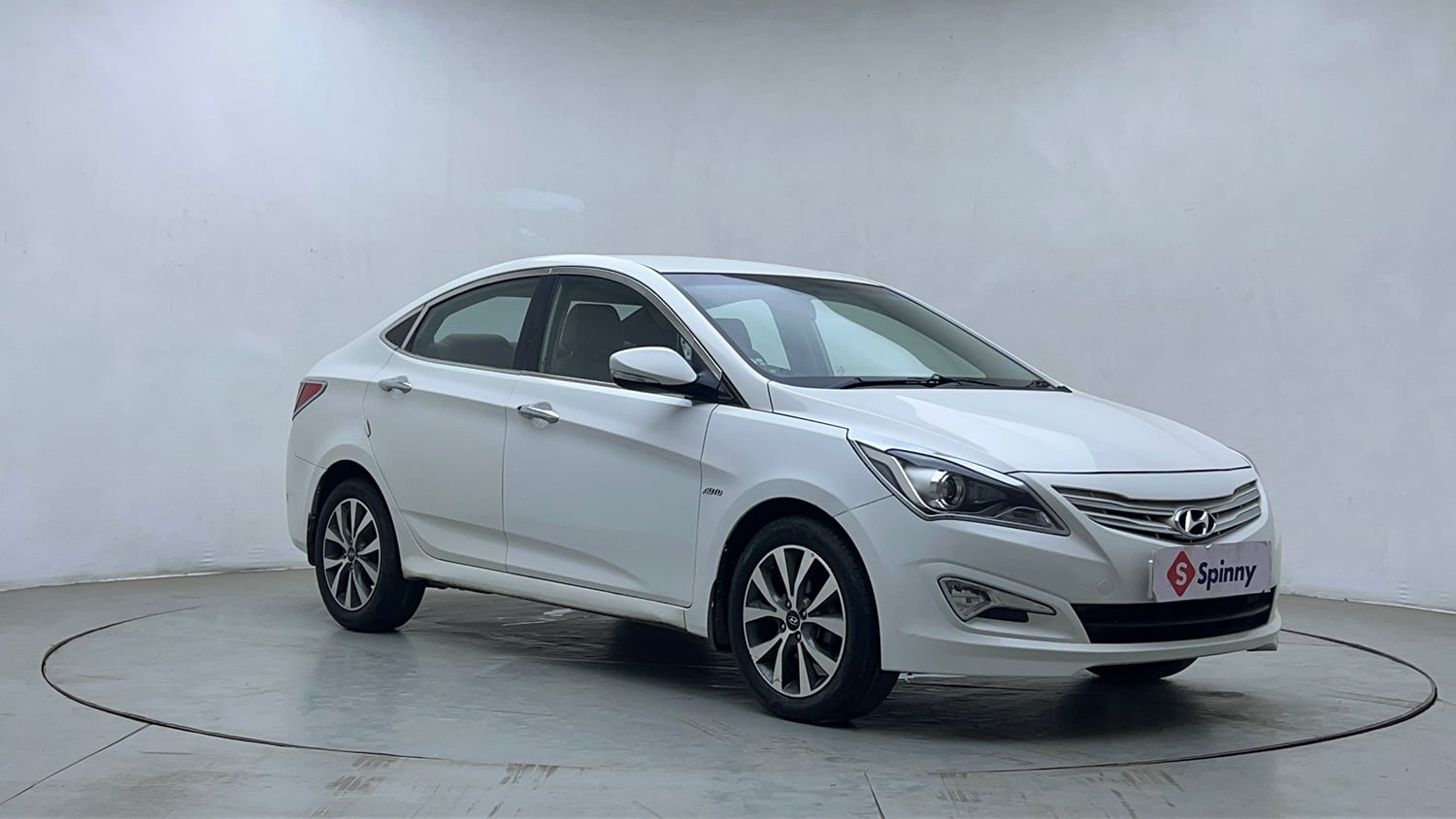 Used 2016 Hyundai Verna 1.6 VTVT SX AT Petrol Automatic exterior RIGHT FRONT CORNER VIEW
