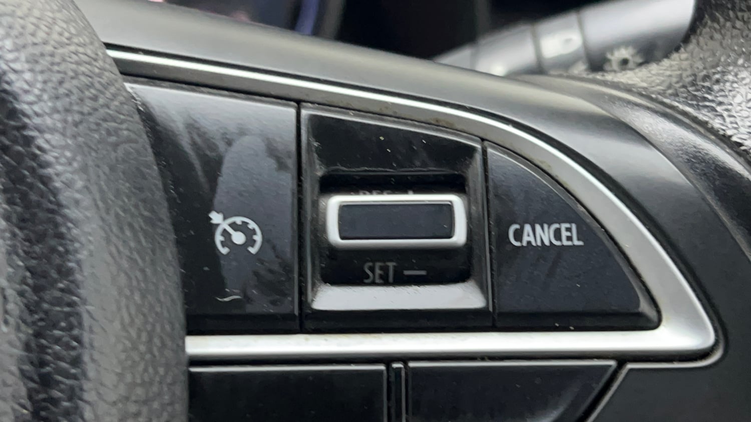 Used 2021 Maruti Suzuki XL6 Zeta MT Petrol Petrol Manual top_features Cruise control