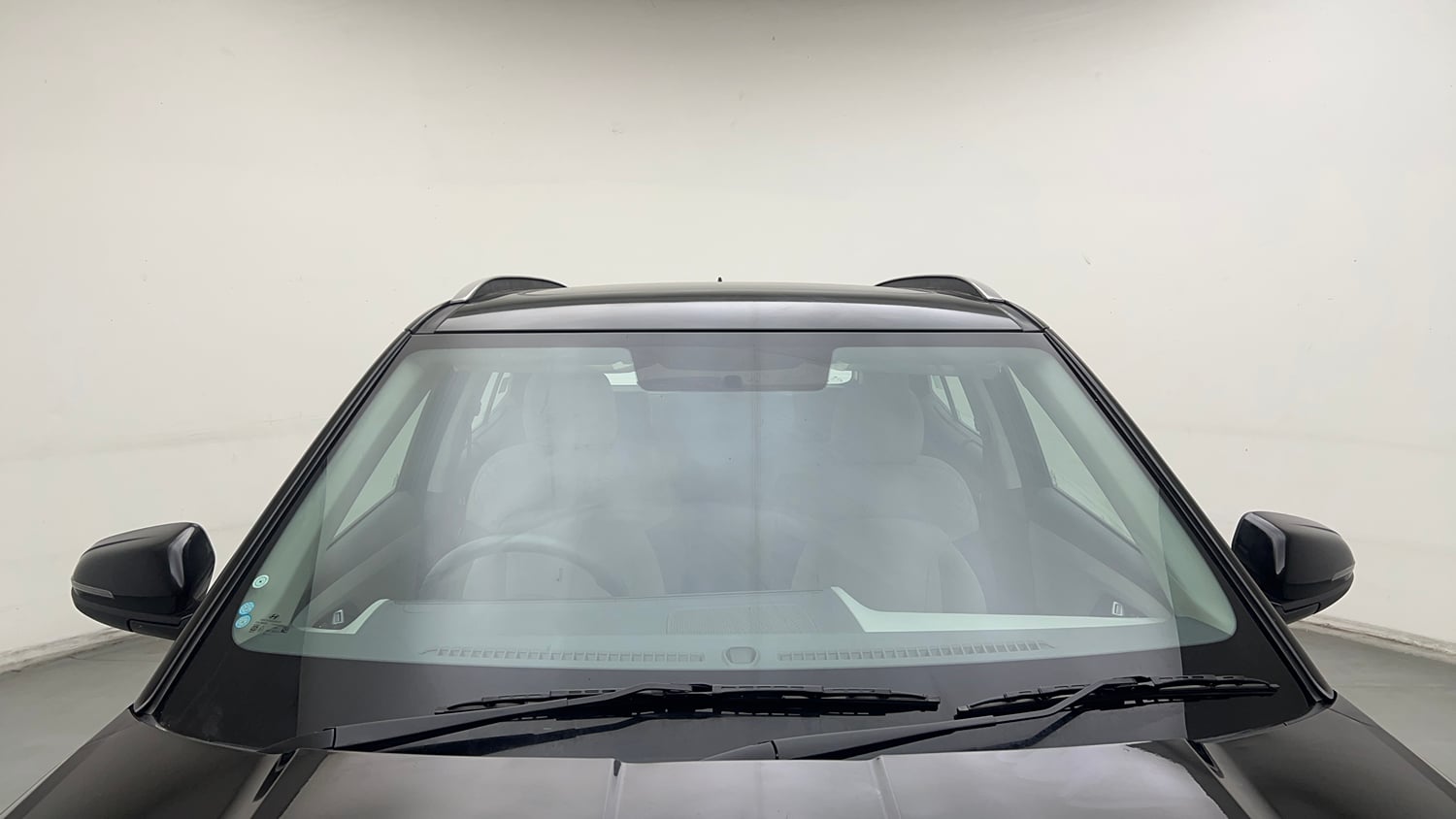 Used 2025 Hyundai Creta 1.5 CRDi Diesel MT DSL S(O) Diesel Manual exterior FRONT WINDSHIELD VIEW