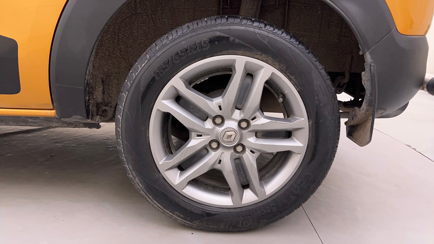 Used 2020 Renault Triber RXZ EASY-R AMT Petrol Automatic tyres LEFT REAR TYRE RIM VIEW