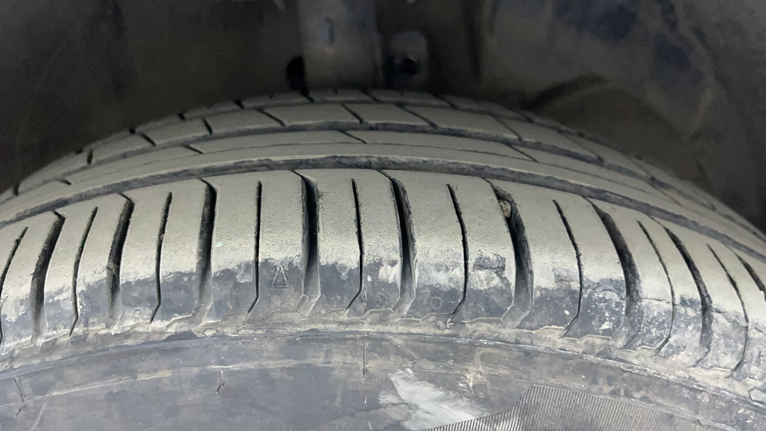 Used 2017 Maruti Suzuki Baleno Delta 1.2 Petrol Manual tyres RIGHT FRONT TYRE TREAD VIEW