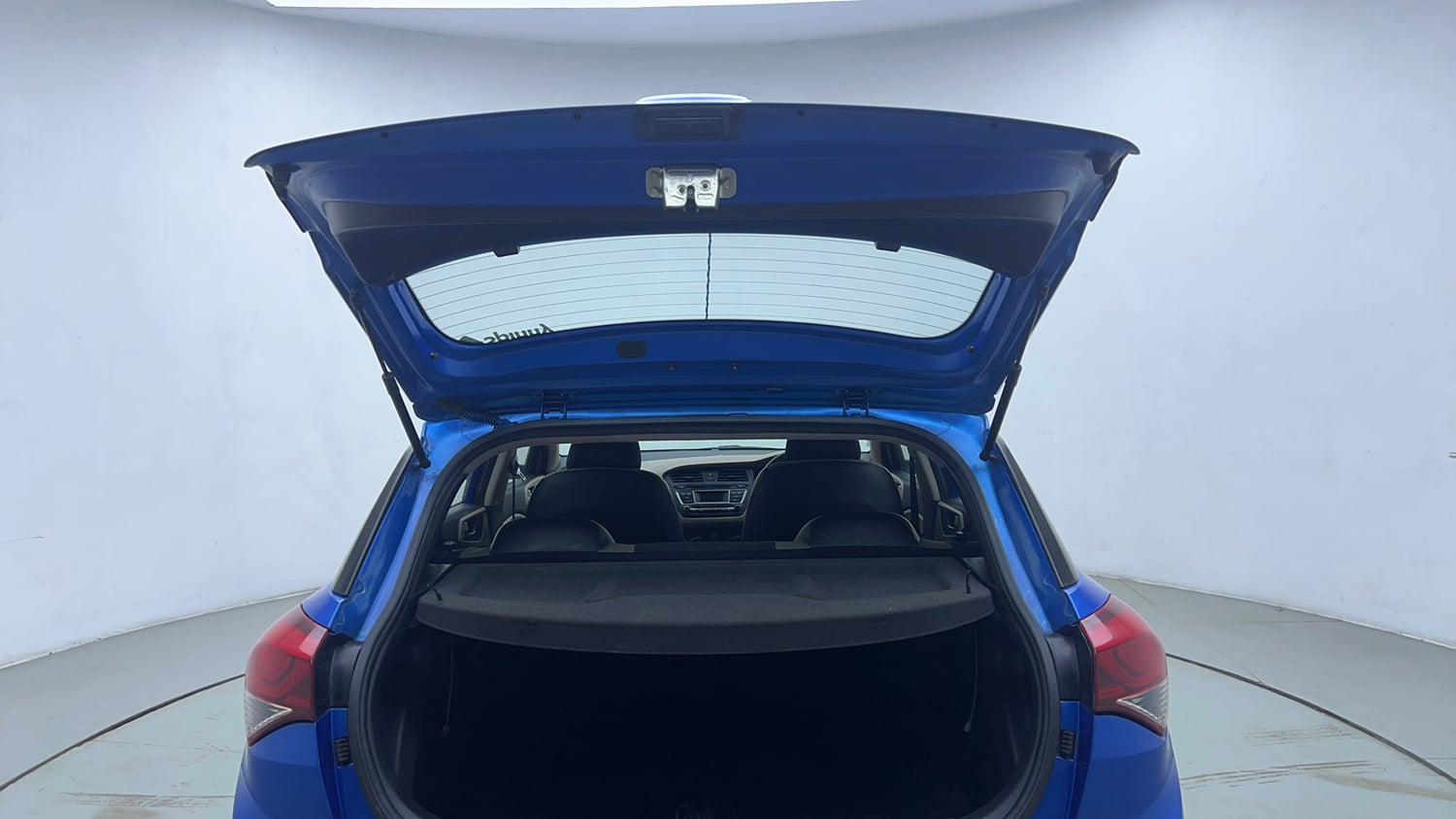 Used 2017 Hyundai Elite i20 Sportz 1.2 Petrol Manual interior DICKY DOOR OPEN VIEW