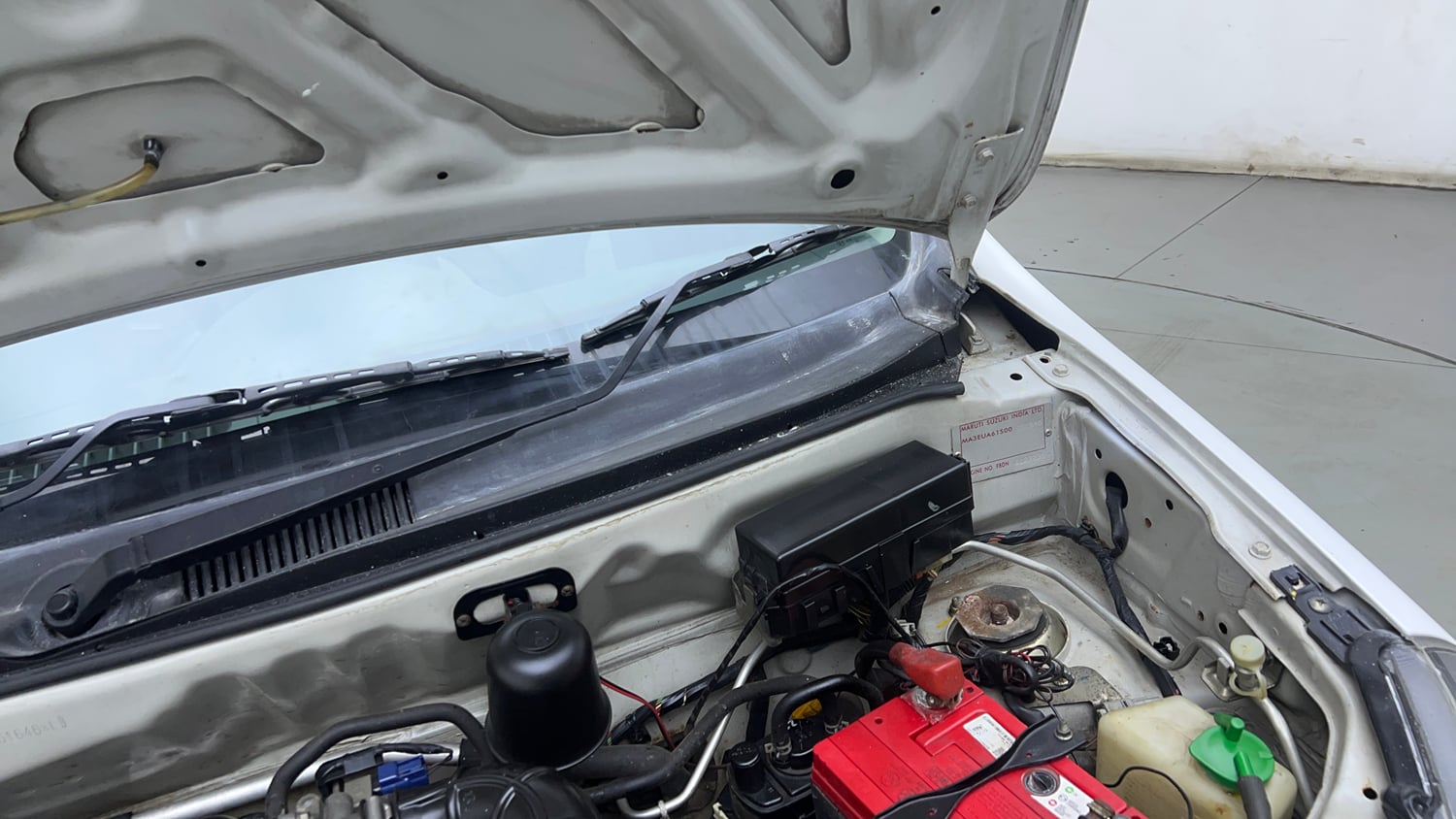 Used 2018 Maruti Suzuki Alto 800 LXi Petrol Manual engine ENGINE LEFT SIDE HINGE & APRON VIEW