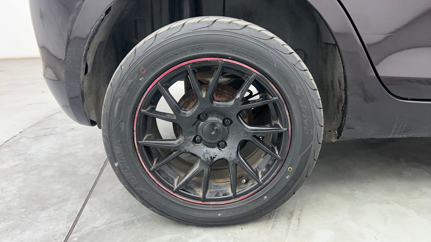 Used 2016 Maruti Suzuki Swift ZXi Petrol Manual tyres RIGHT REAR TYRE RIM VIEW