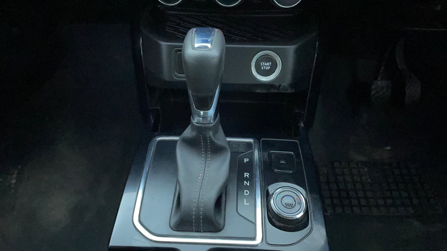 Used 2021 Renault Kiger RXZ Turbo CVT Dual Tone Petrol Automatic interior GEAR  KNOB VIEW