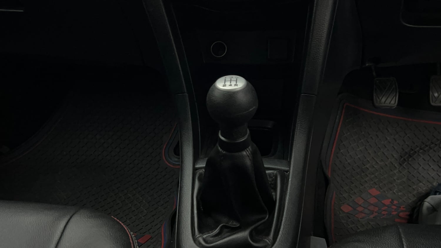 Used 2016 Maruti Suzuki Swift VXI (O) Petrol Manual interior GEAR  KNOB VIEW