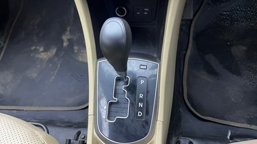 Used 2016 Hyundai Verna 1.6 VTVT SX AT Petrol Automatic interior GEAR  KNOB VIEW