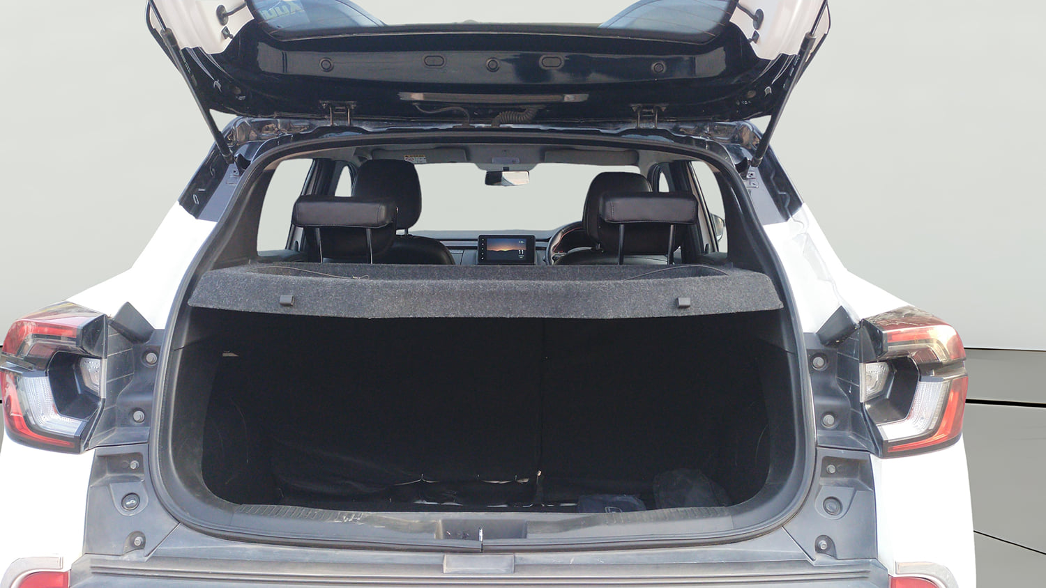 Used 2022 Renault Kiger RXZ Turbo CVT Dual Tone Petrol Automatic interior DICKY INSIDE VIEW