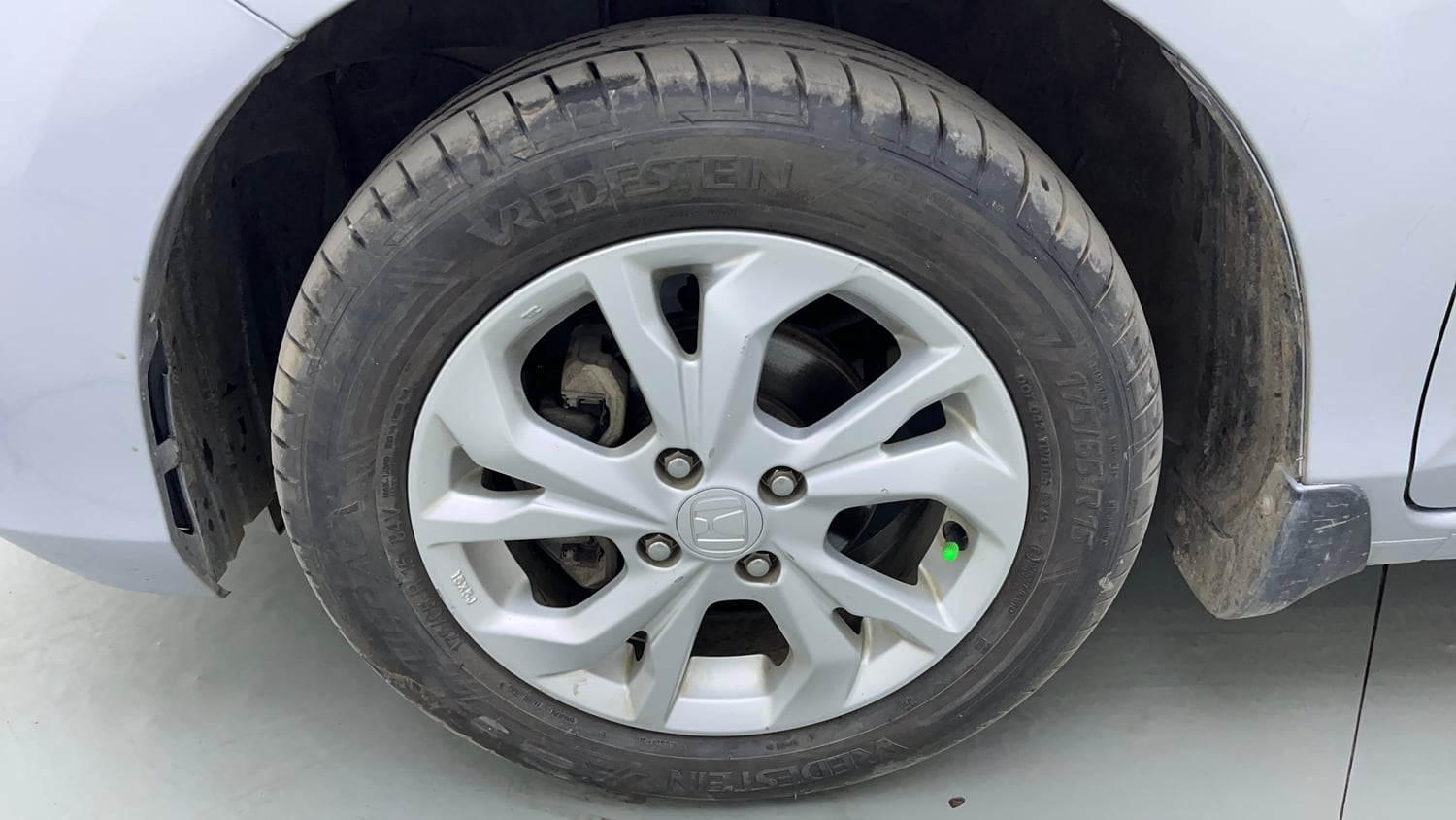 Used 2020 Honda Amaze 1.2 VX MT Petrol Petrol Manual tyres LEFT FRONT TYRE RIM VIEW