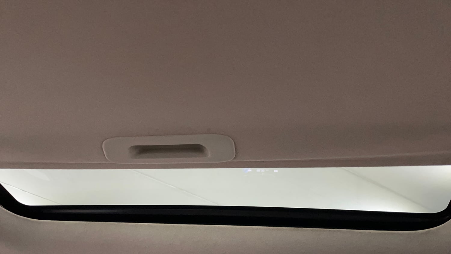Used 2021 Mahindra XUV 300 W8 (O) 1.2 Petrol AMT Petrol Automatic top_features Sunroof