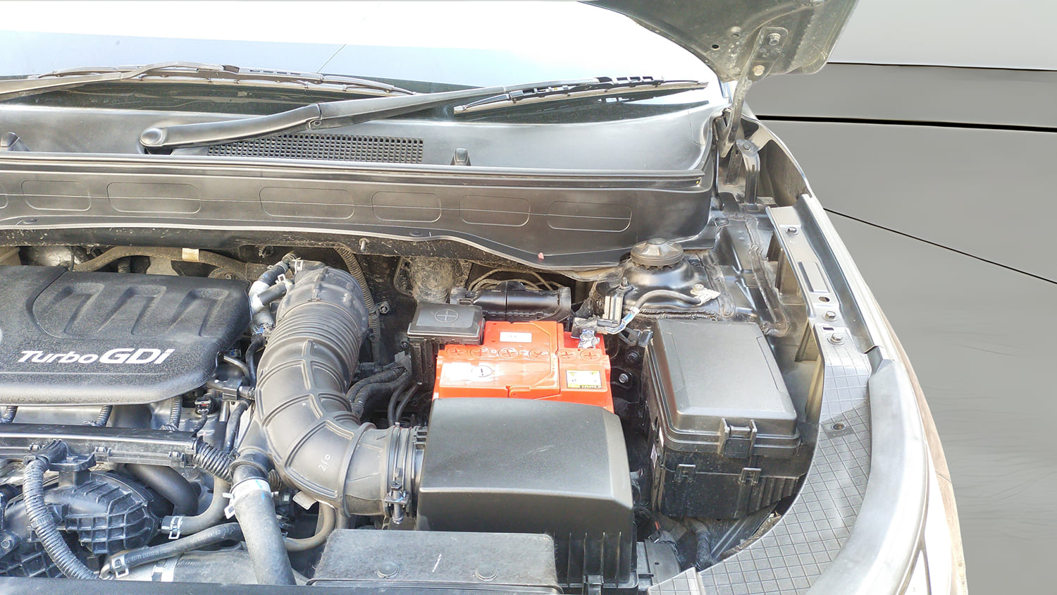 Used 2023 Hyundai Venue SX (O) 1.0 Turbo DCT Petrol Automatic engine ENGINE LEFT SIDE VIEW