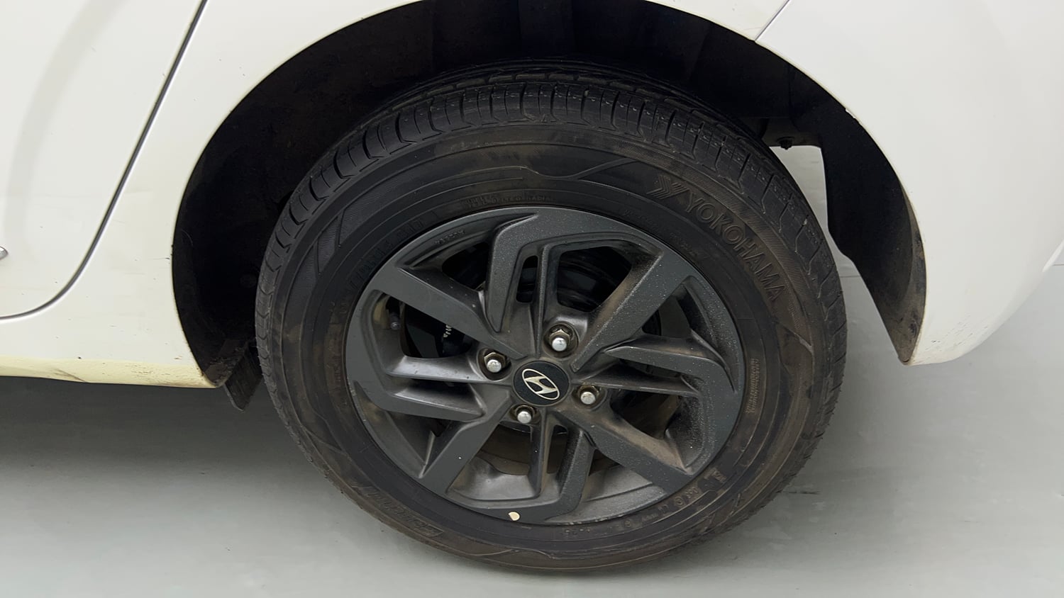 Used 2019 Hyundai Grand i10 Nios Sportz AMT 1.2 Kappa VTVT Petrol Automatic tyres LEFT REAR TYRE RIM VIEW