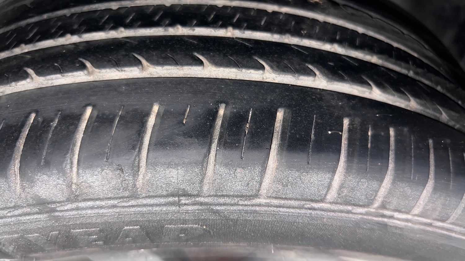 Used 2019 Volkswagen Ameo Highline Plus 1.5L (D) Diesel Manual tyres LEFT REAR TYRE TREAD VIEW