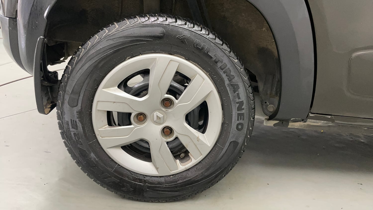 Used 2017 Renault Kwid RXT Petrol Manual tyres RIGHT REAR TYRE RIM VIEW