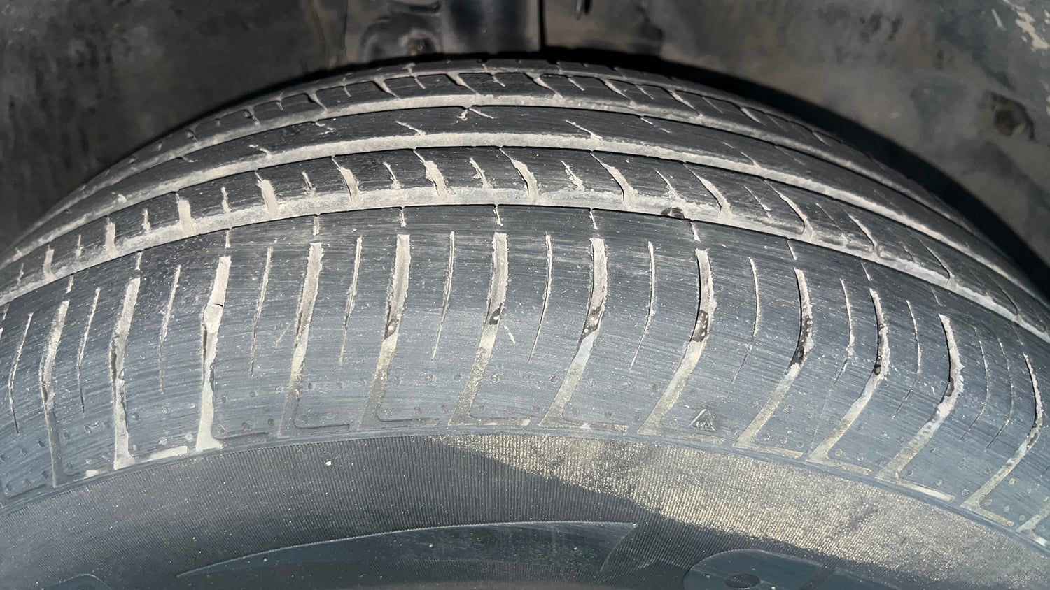 Used 2023 Tata Safari XM Diesel Manual tyres RIGHT FRONT TYRE TREAD VIEW