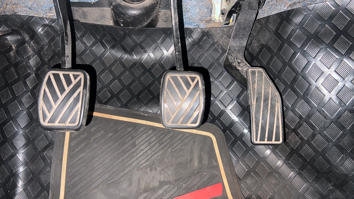 Used 2014 Maruti Suzuki Celerio VXi Petrol Manual interior PEDALS VIEW