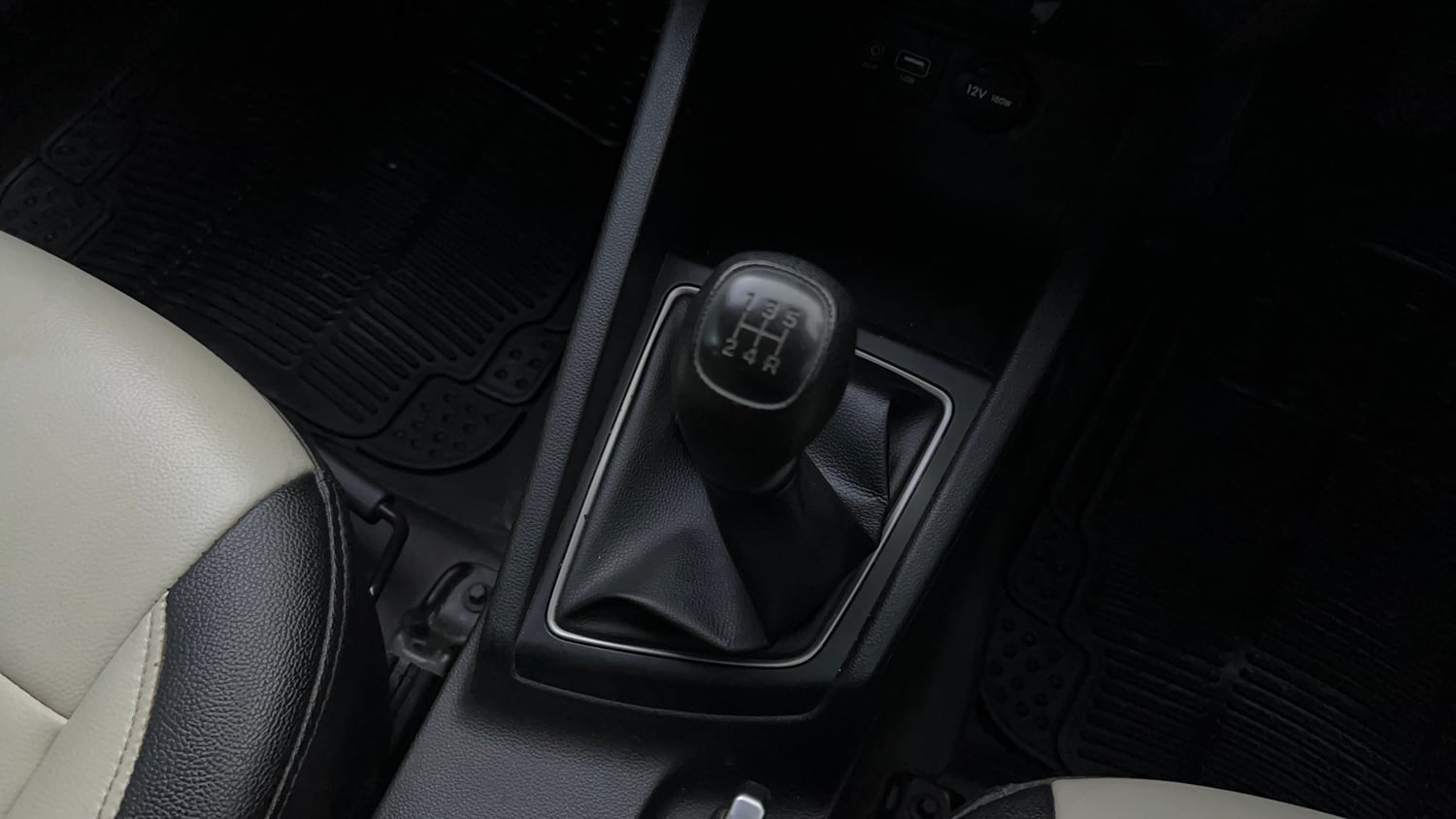 Used 2016 Hyundai Elite i20 Sportz 1.2 Petrol Manual interior GEAR  KNOB VIEW