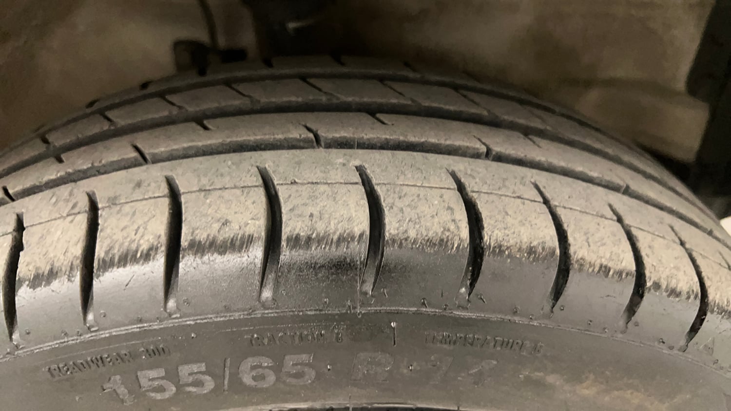 Used 2019 Maruti Suzuki Wagon R 1.0 VXI AMT Petrol Automatic tyres RIGHT FRONT TYRE TREAD VIEW