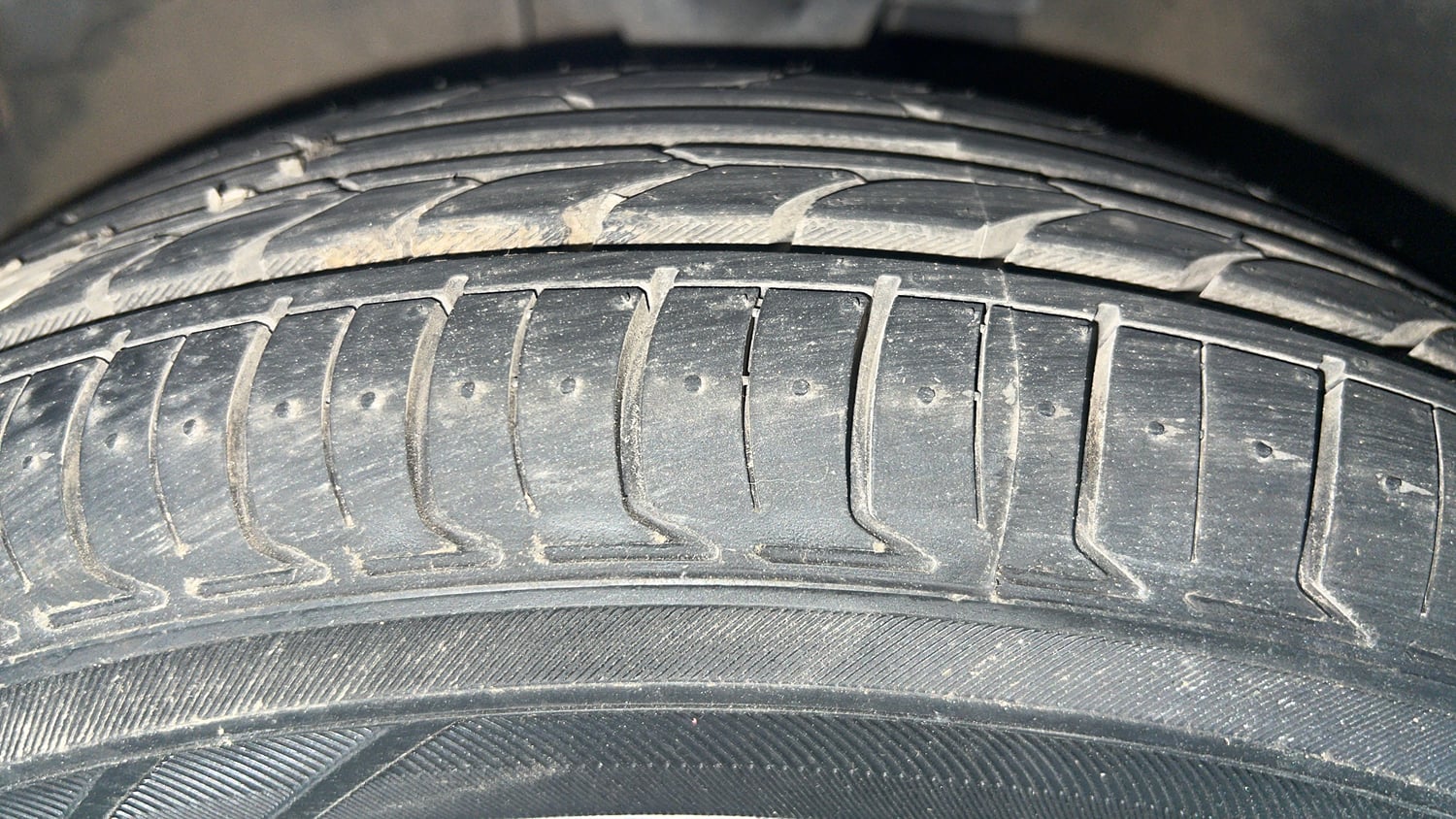 Used 2015 Hyundai i10 Magna 1.1 iRDE2 Petrol Manual tyres LEFT FRONT TYRE TREAD VIEW