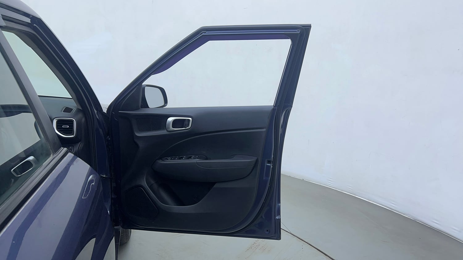 Used 2021 Hyundai Venue SX Plus 1.0 Turbo DCT Petrol Automatic interior RIGHT FRONT DOOR OPEN VIEW