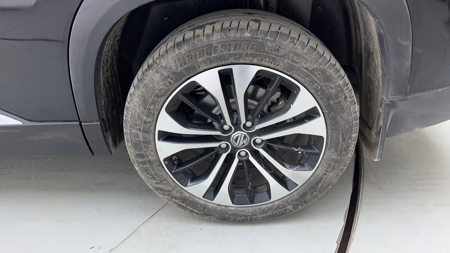 Used 2021 MG Motors Hector Plus Sharp 1.5 Petrol Turbo DCT 6-STR Petrol Automatic tyres LEFT REAR TYRE RIM VIEW