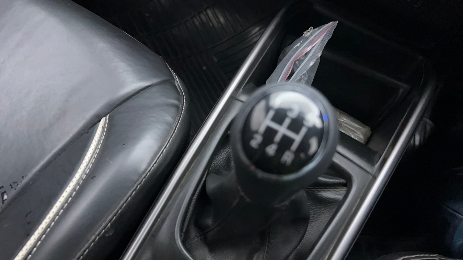 Used 2019 Maruti Suzuki Baleno Delta Petrol Manual interior GEAR  KNOB VIEW